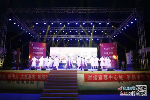 上高縣舉行2024年慶 五一 百姓大舞臺(tái)廣場(chǎng)群眾文藝演出 圖